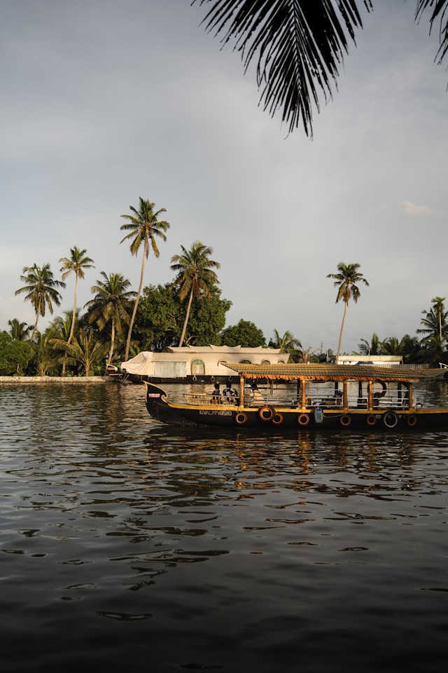 houseboat 1